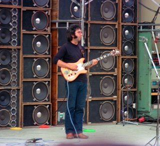 Jerry Garcia shaved his beard for the summer 1974 tour